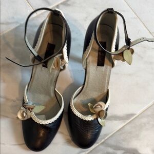 Elegant Black and Cream Women's Shoes